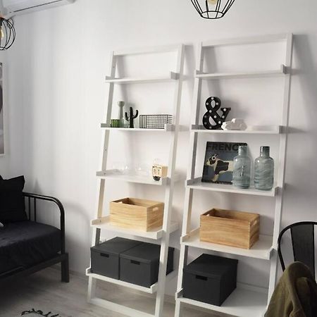 2 Bdr / Cozy Ap Near Old Town Apartment Bukares Bagian luar foto