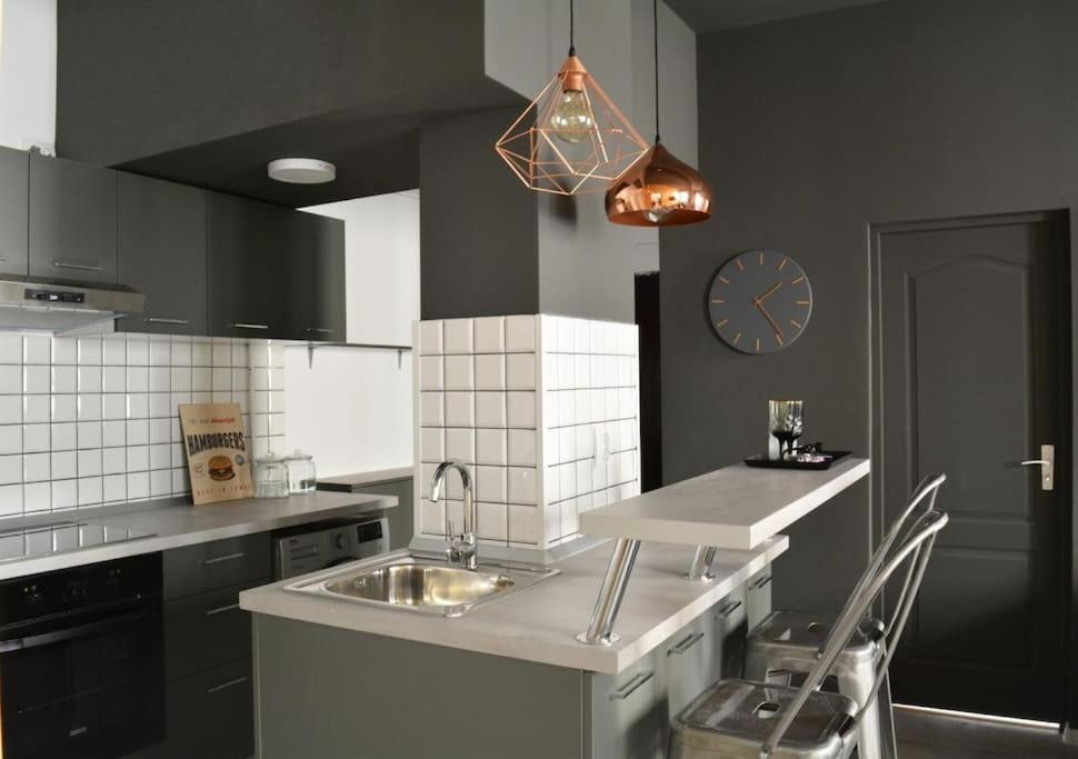 2 Bdr / Cozy Ap Near Old Town Apartment Bukares Bagian luar foto